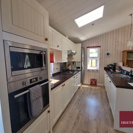 Milford On Sea - 4 Bedroom Lodge In Shorefield Country Park Eksteriør bilde